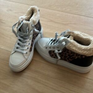 Marc fisher hi top sneakers. White and leopard.